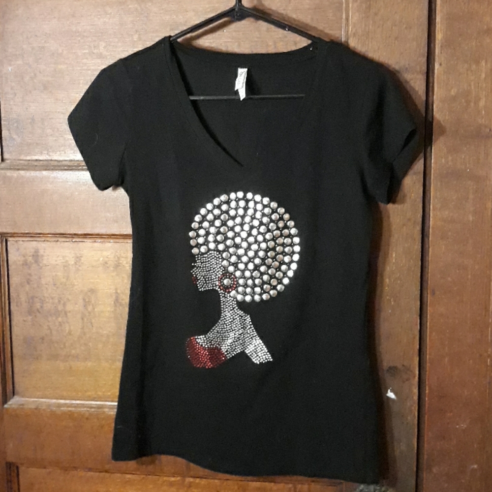 C Mark Classic V Neck Tee with Woman Figure M